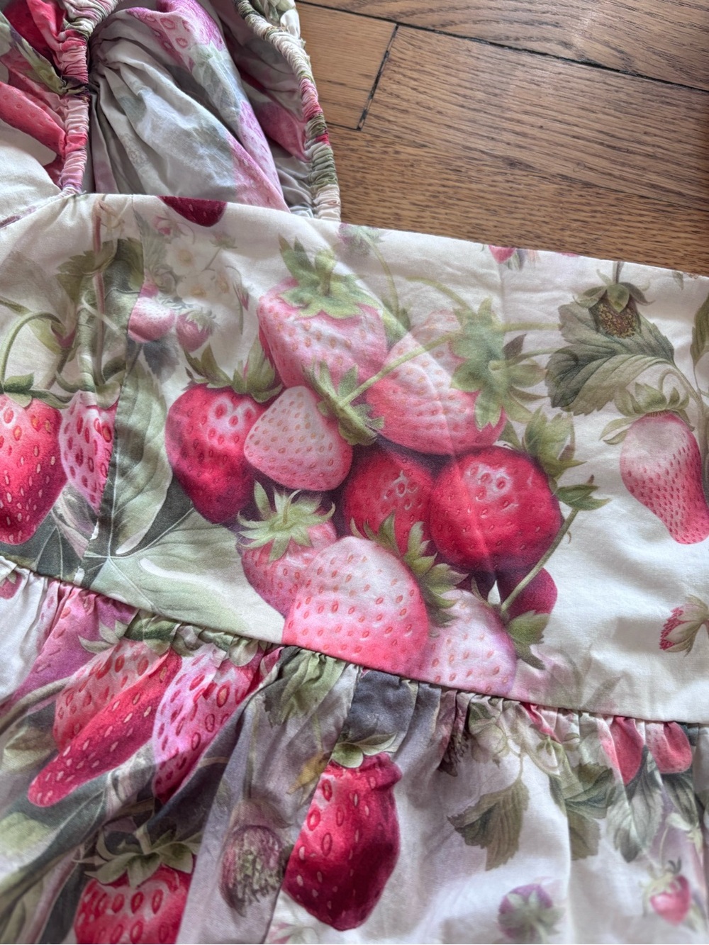 Selkie strawberrry romper Size M - Picture 3 of 4